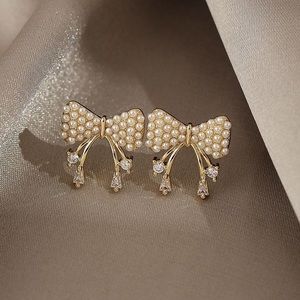 Bow pearl earrings